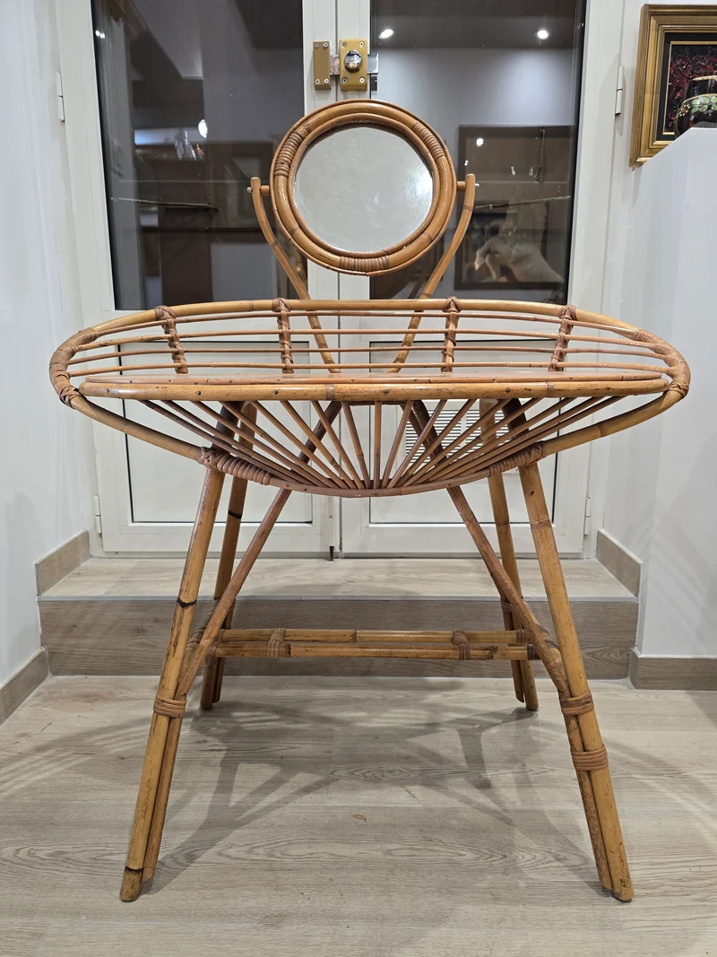 Coiffeuse vintage en rotin avec miroir pivotant
