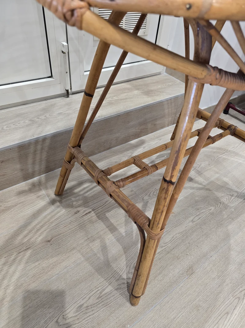 Coiffeuse vintage en rotin avec miroir pivotant