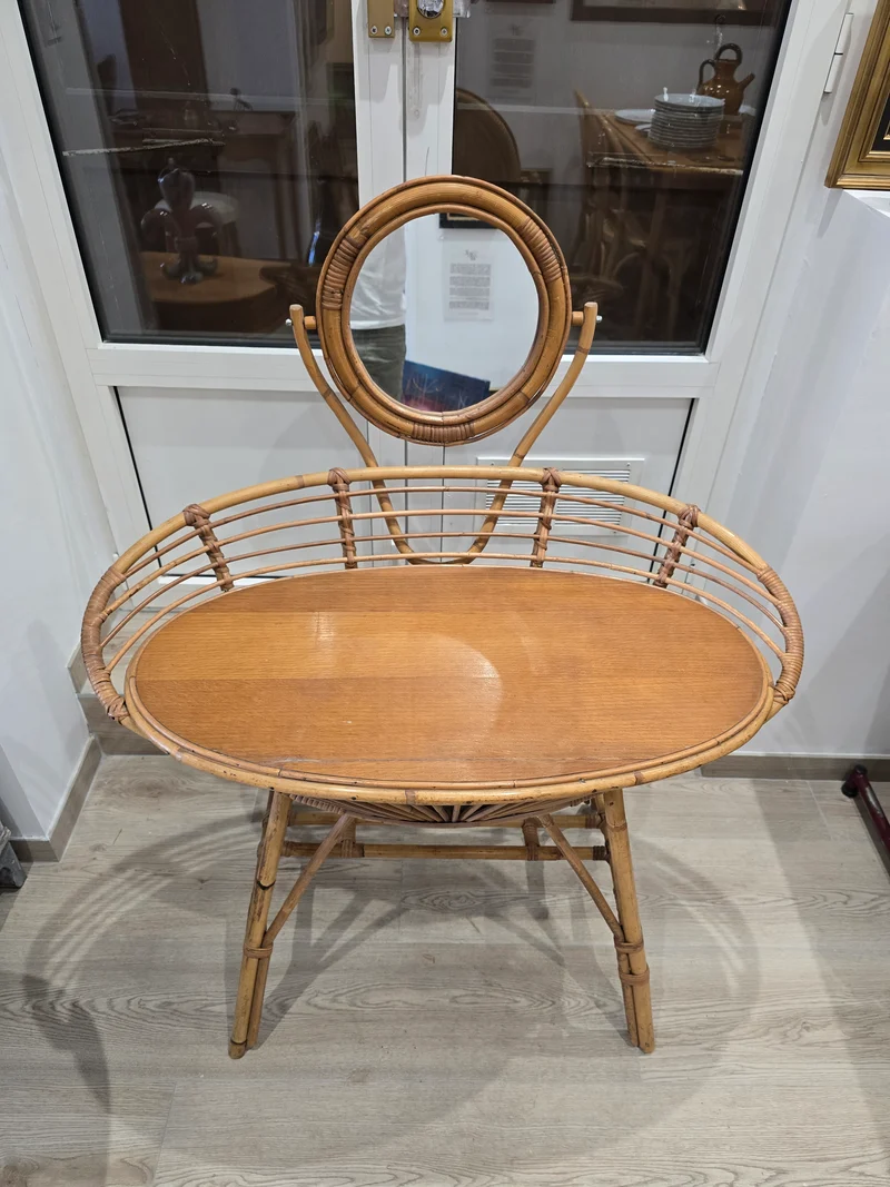 Coiffeuse vintage en rotin avec miroir pivotant
