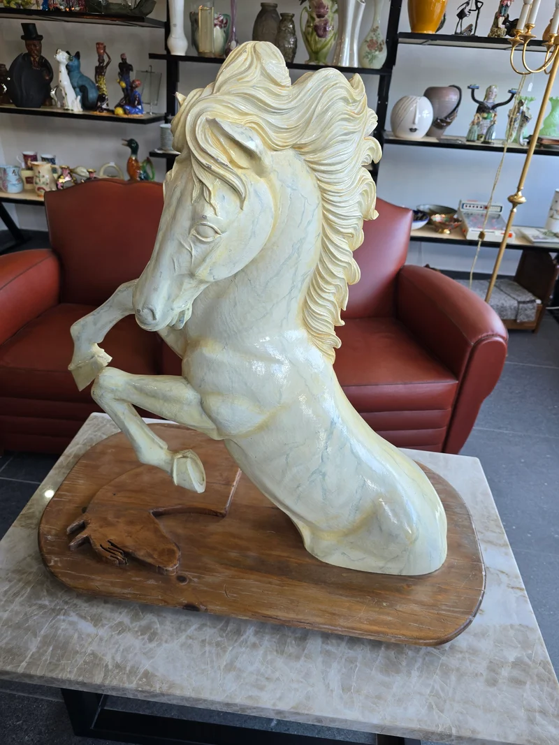 Sculpture en résine d’un cheval cabré – Signée Sanson Jofral – Pièce unique sur socle bois