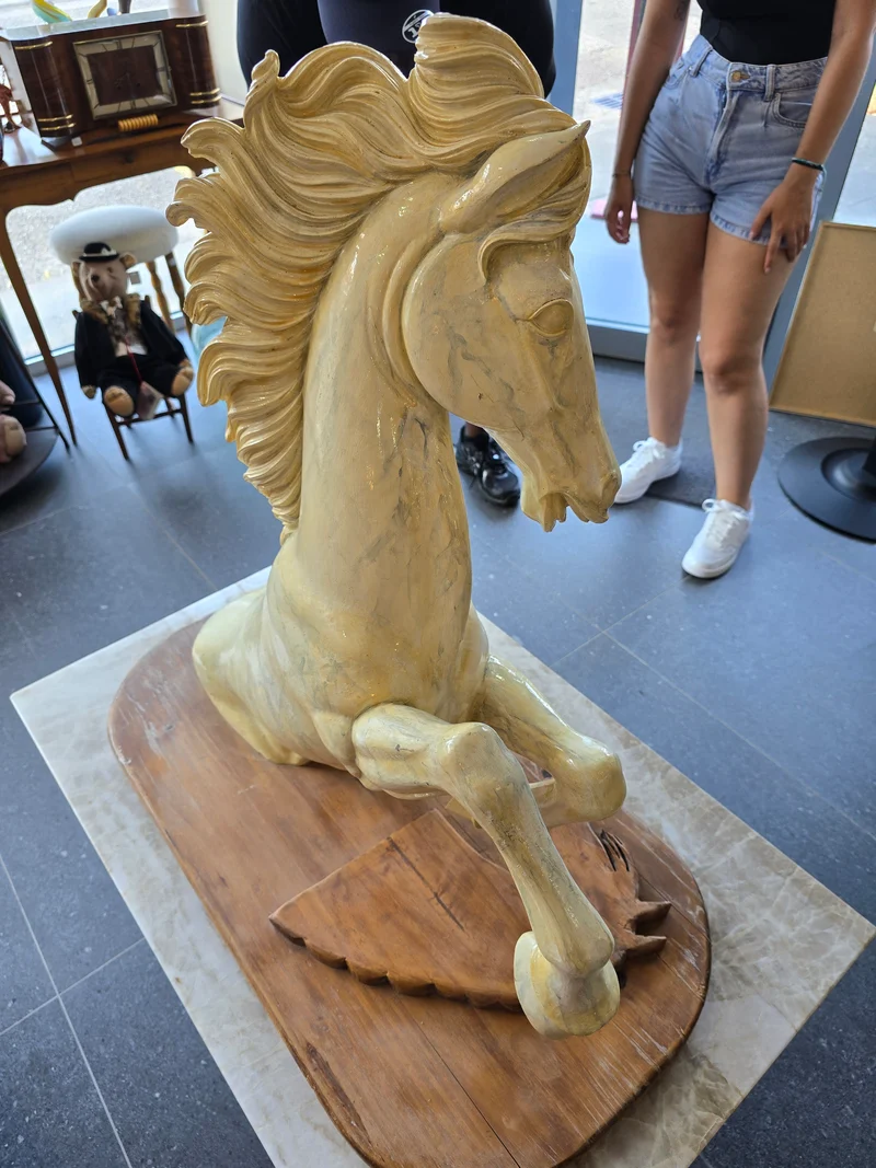 Sculpture en résine d’un cheval cabré – Signée Sanson Jofral – Pièce unique sur socle bois