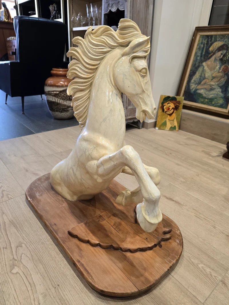 Sculpture en résine d’un cheval cabré – Signée Sanson Jofral – Pièce unique sur socle bois