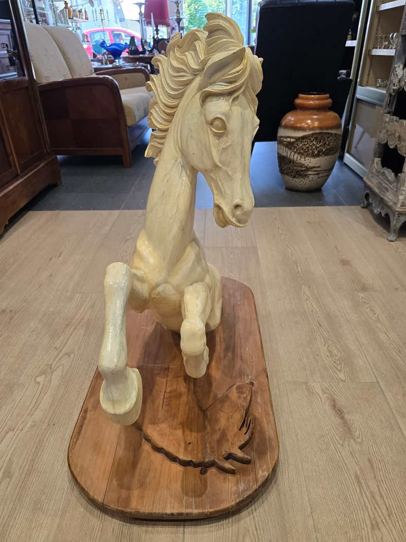Sculpture en résine d’un cheval cabré – Signée Sanson Jofral – Pièce unique sur socle bois