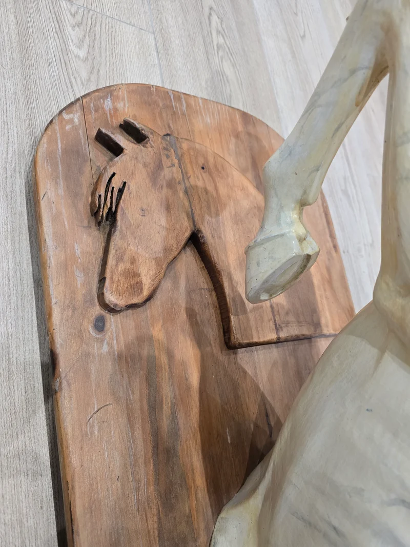 Sculpture en résine d’un cheval cabré – Signée Sanson Jofral – Pièce unique sur socle bois