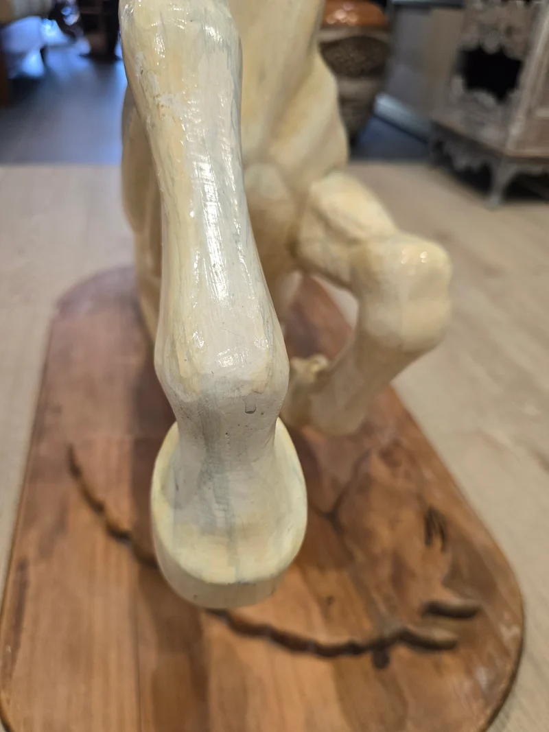 Sculpture en résine d’un cheval cabré – Signée Sanson Jofral – Pièce unique sur socle bois