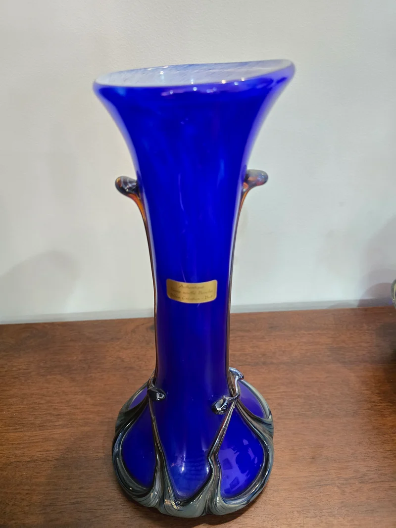 Vase en verre soufflé bleu cobalt – Silice Création Biot – 39 cm