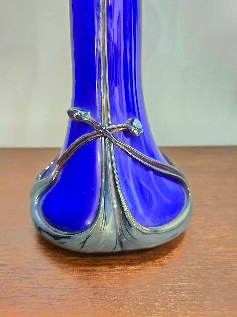 Vase en verre soufflé bleu cobalt – Silice Création Biot – 39 cm