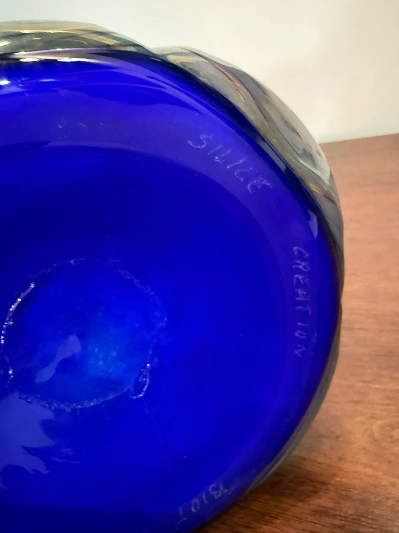 Vase en verre soufflé bleu cobalt – Silice Création Biot – 39 cm