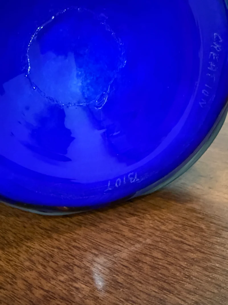 Vase en verre soufflé bleu cobalt – Silice Création Biot – 39 cm