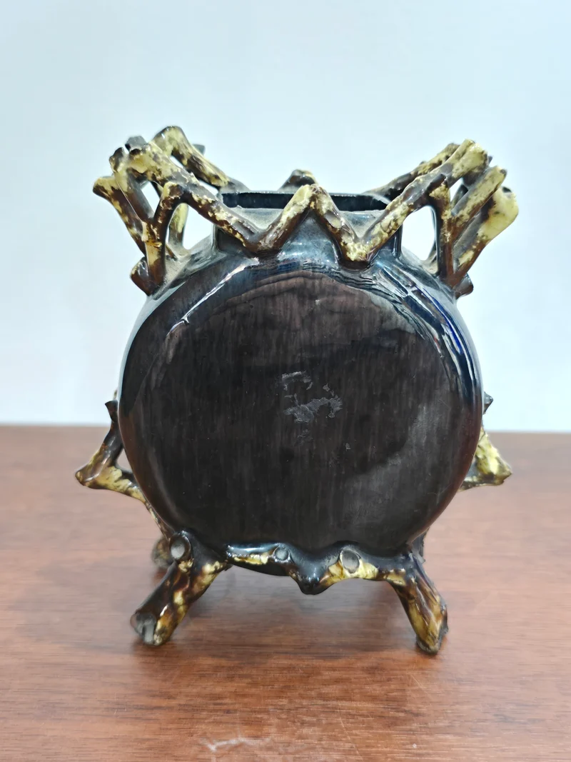 Petit vase décoratif ancien avec peinture de château au bord d’un lac - Circa 1950
