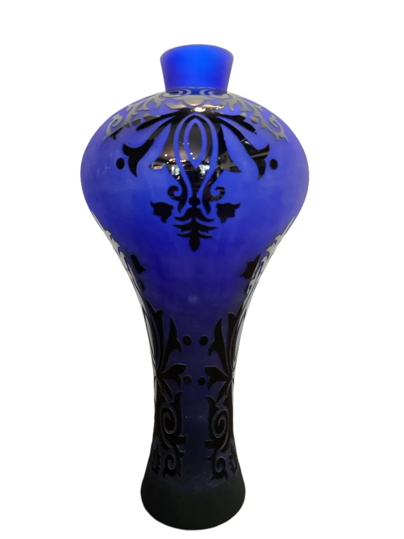 Vase décoratif en verre satiné bleu cobalt à motifs noirs – H36 cm