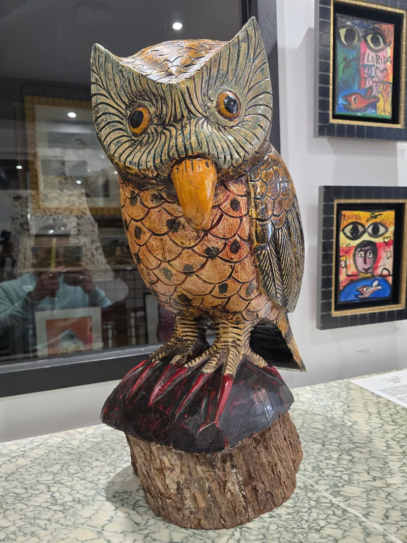 Grande chouette en bois sculpté – 68 cm – Artisanat traditionnel