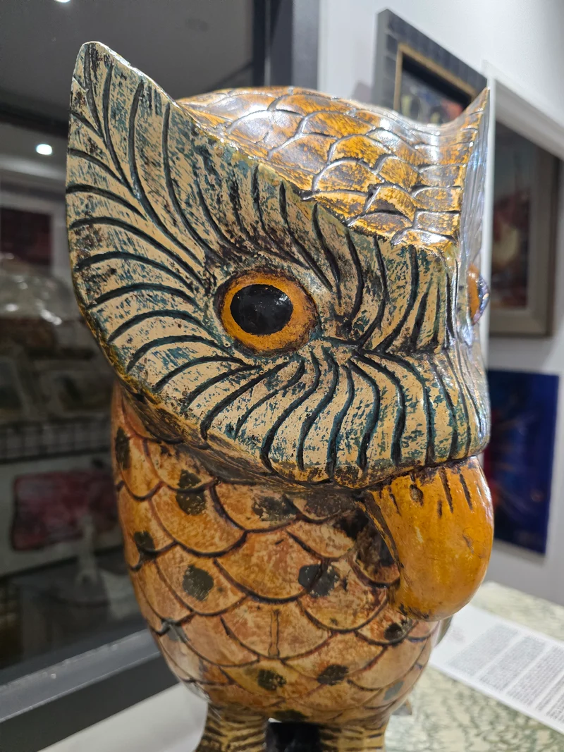Grande chouette en bois sculpté – 68 cm – Artisanat traditionnel
