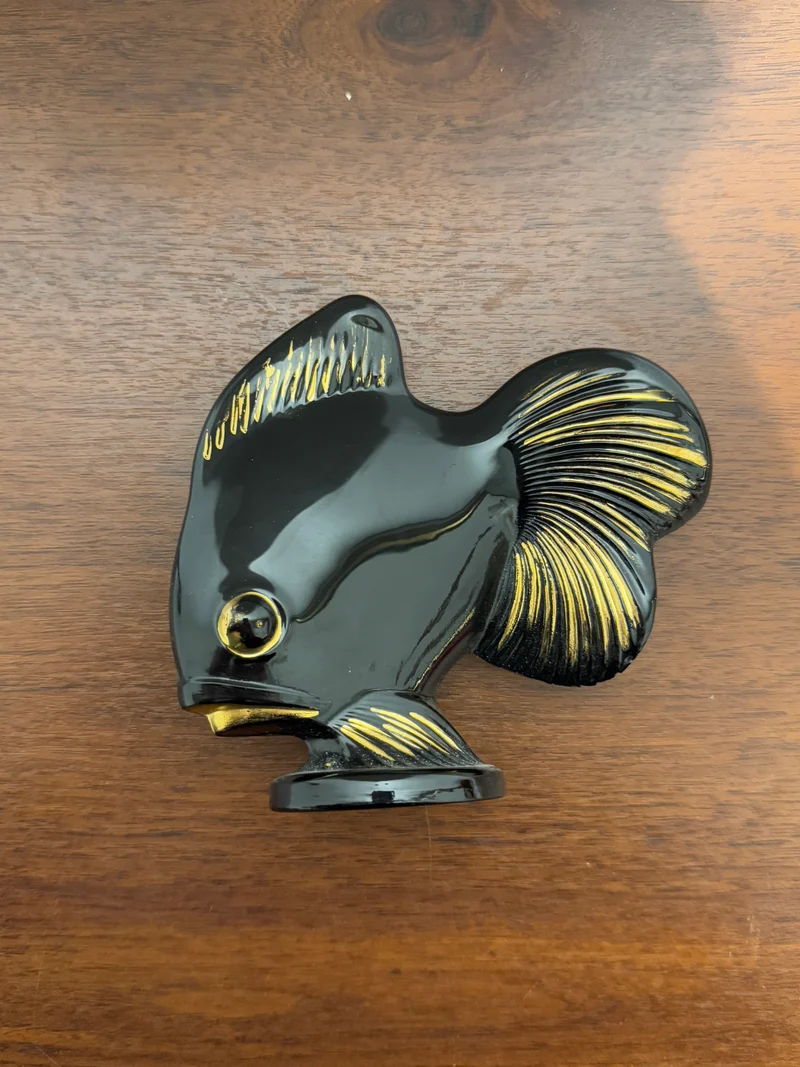 Figurine poisson en céramique noire et dorée - Style vintage
