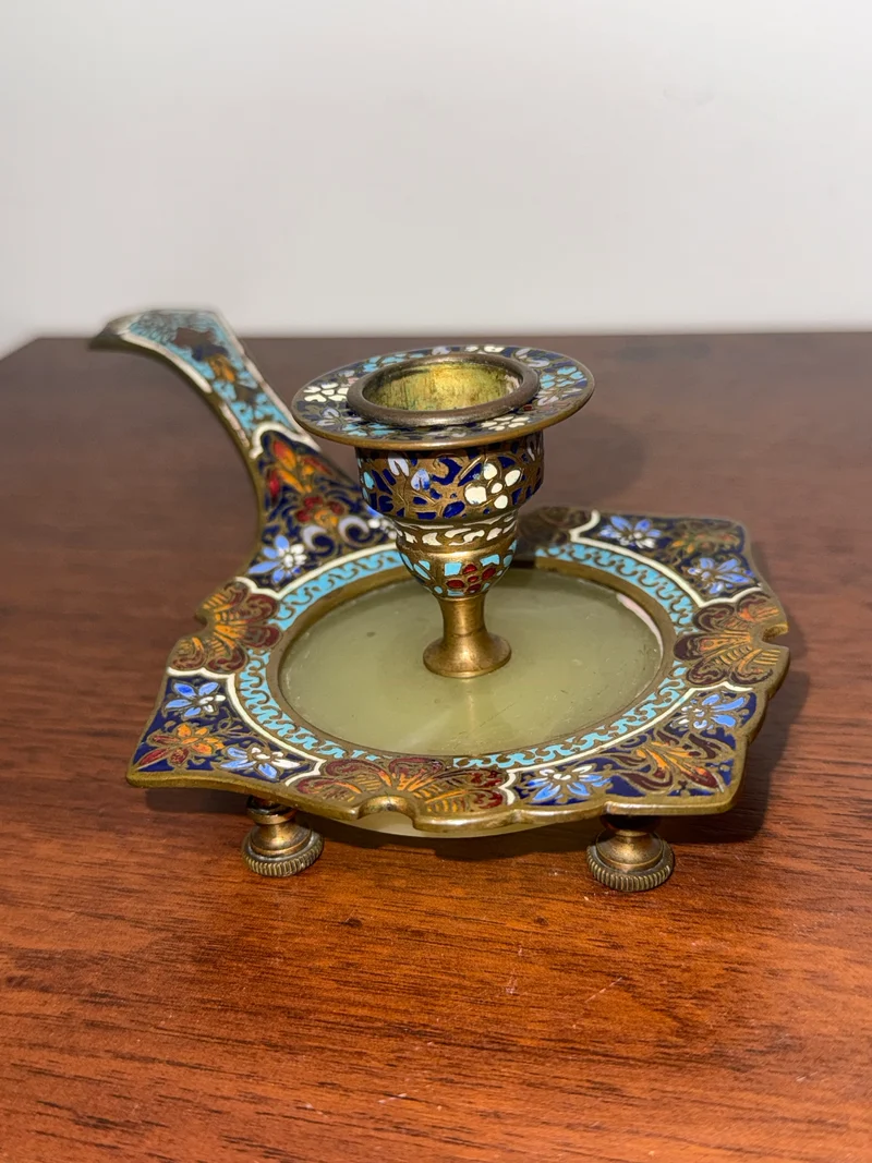 Bougeoir en bronze émaillé cloisonné sur socle en onyx