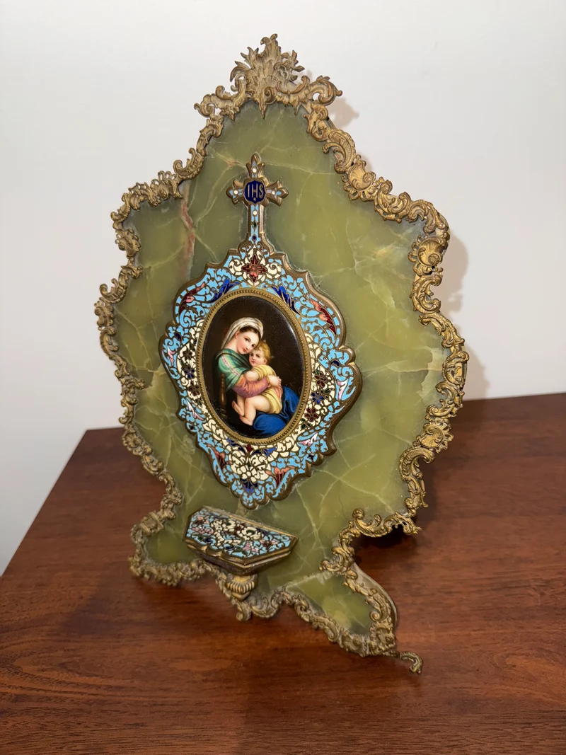 Bénitier ancien en onyx et bronze doré avec émail cloisonné et miniature peinte à la main