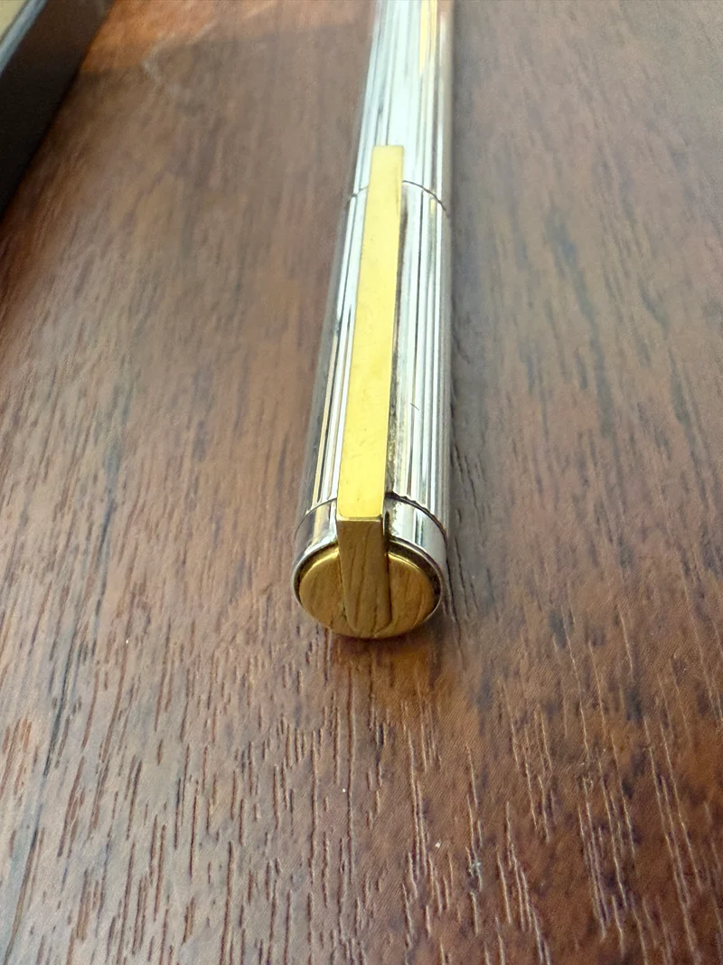 Stylo-plume S.T. Dupont en argent massif et plume or 18 carats 750