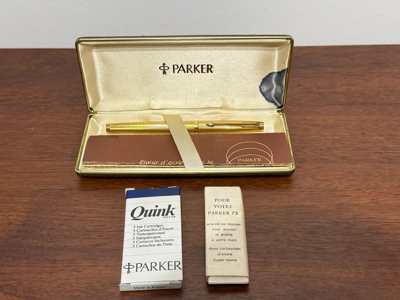 Stylo Plume Parker 75 Plaqué Or - Plume 18 carats 750 - Années 1970