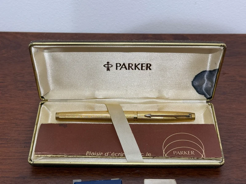 Stylo Plume Parker 75 Plaqué Or - Plume 18 carats 750 - Années 1970