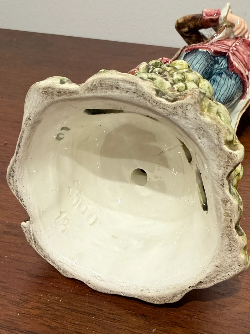 Statuette en Porcelaine d’Art - Personnage en Costume d’Époque (XIXe siècle)