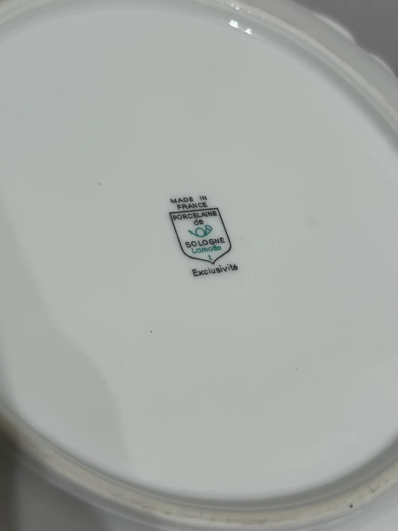 Ensemble 12 assiettes en porcelaine de Sologne – Lamotte, France