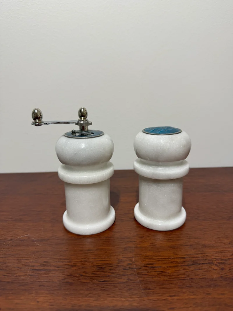 Duo moulin à poivre et salière en marbre blanc