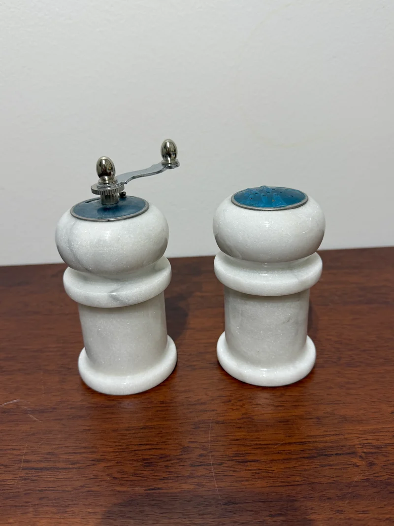 Duo moulin à poivre et salière en marbre blanc