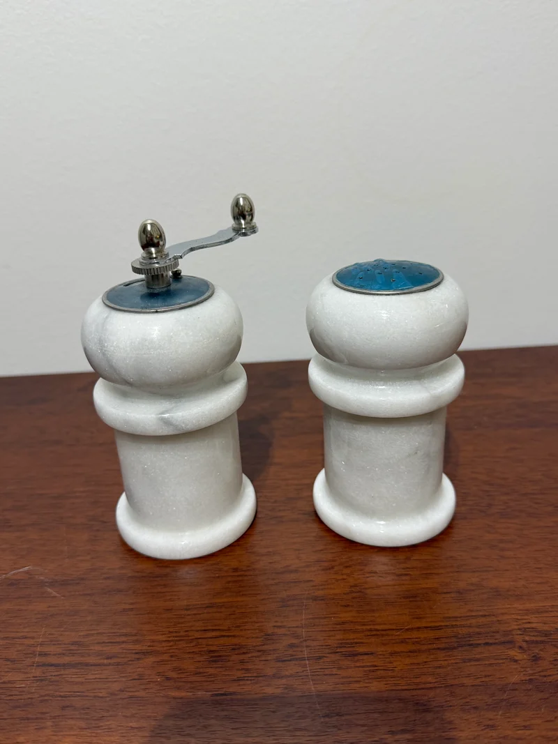 Duo moulin à poivre et salière en marbre blanc