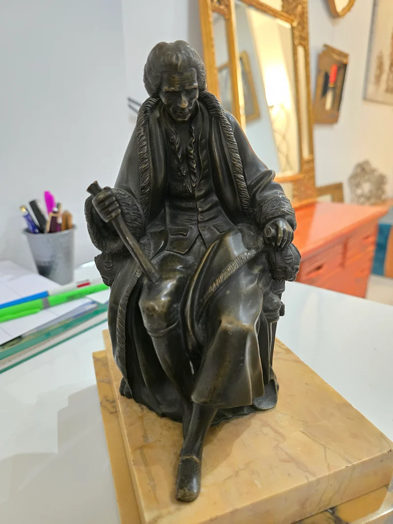 Bronze penseur Voltaire