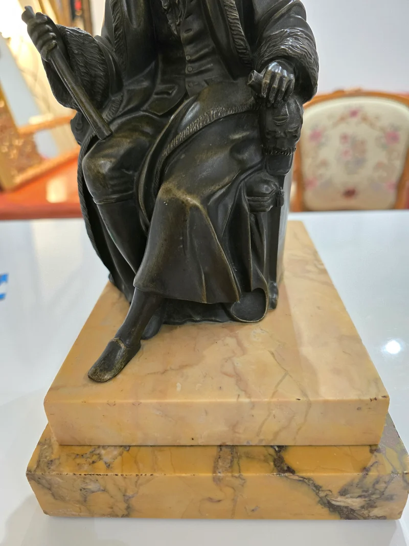 Bronze penseur Voltaire