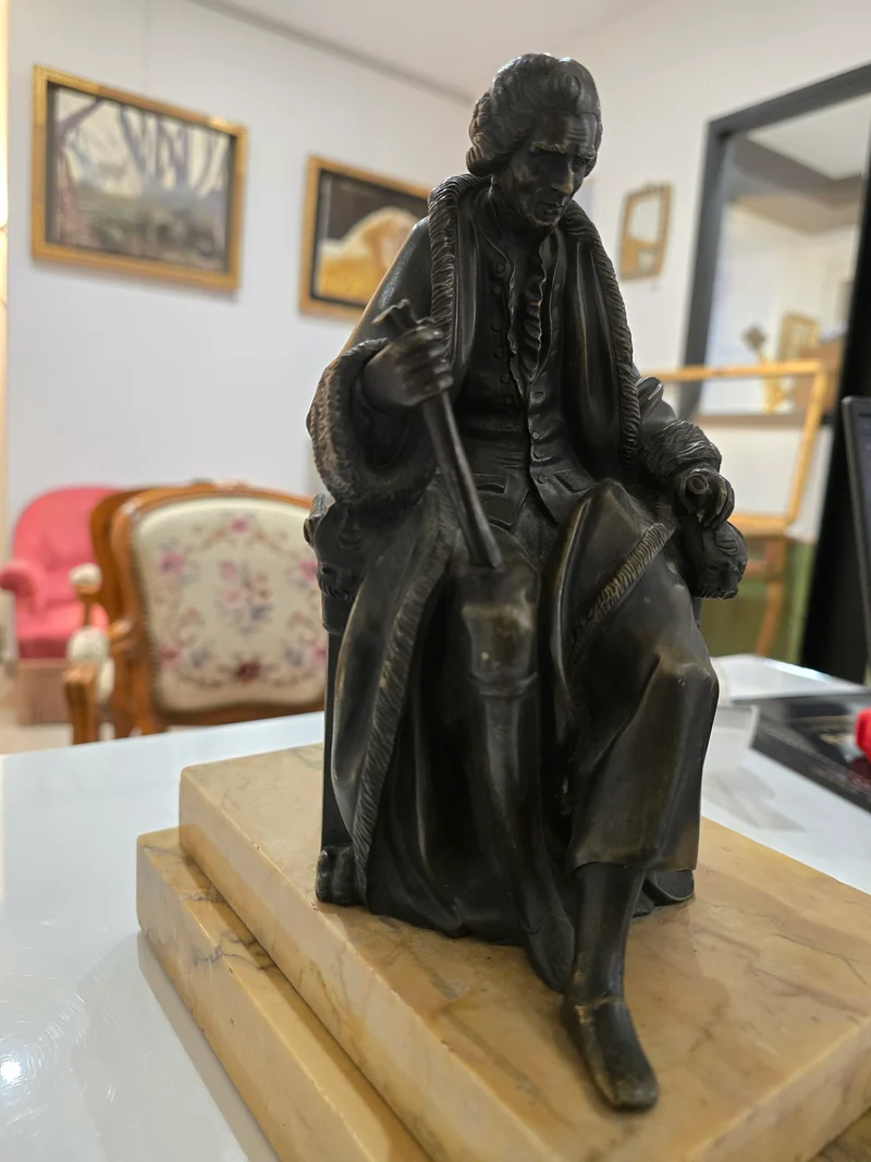 Bronze penseur Voltaire