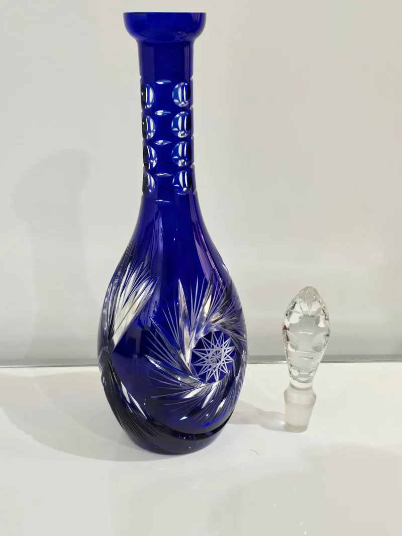 Carafe en cristal de bohème bleuté verre déglacer à l’acide décore forêt
