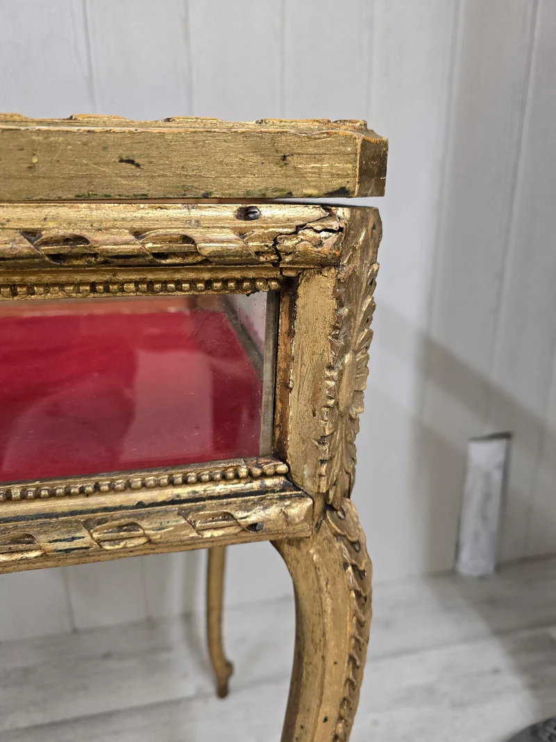 Table vitrine 19ème style louis xv bois doré