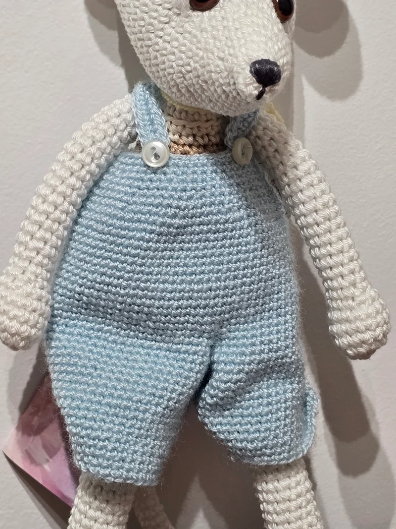 Souris salopette amigurumi
