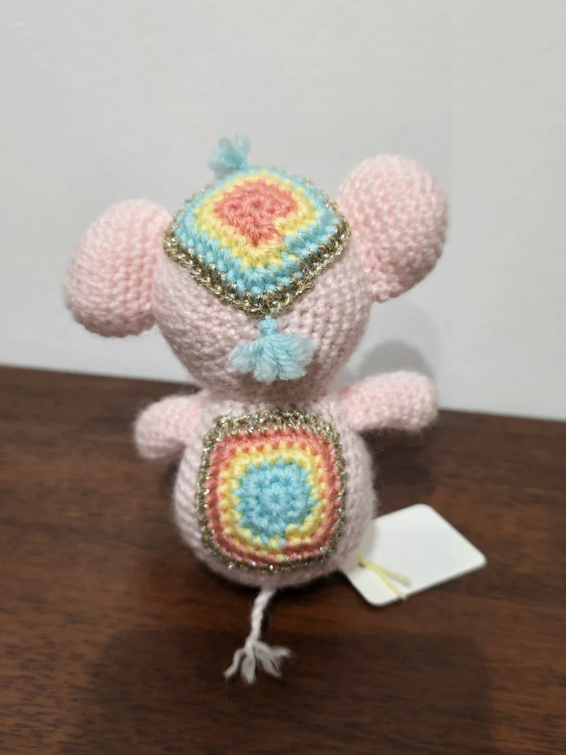 Éléphant bébé rose