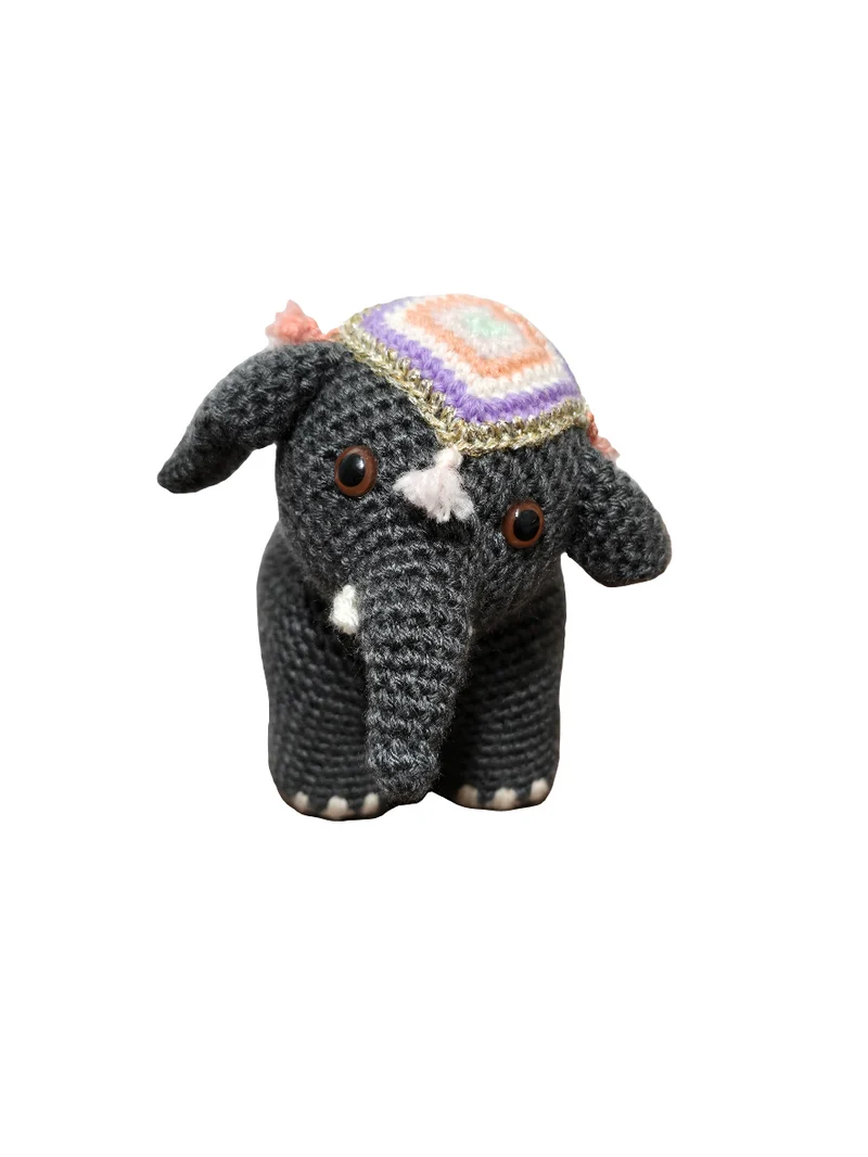 Éléphant gris amigurumi