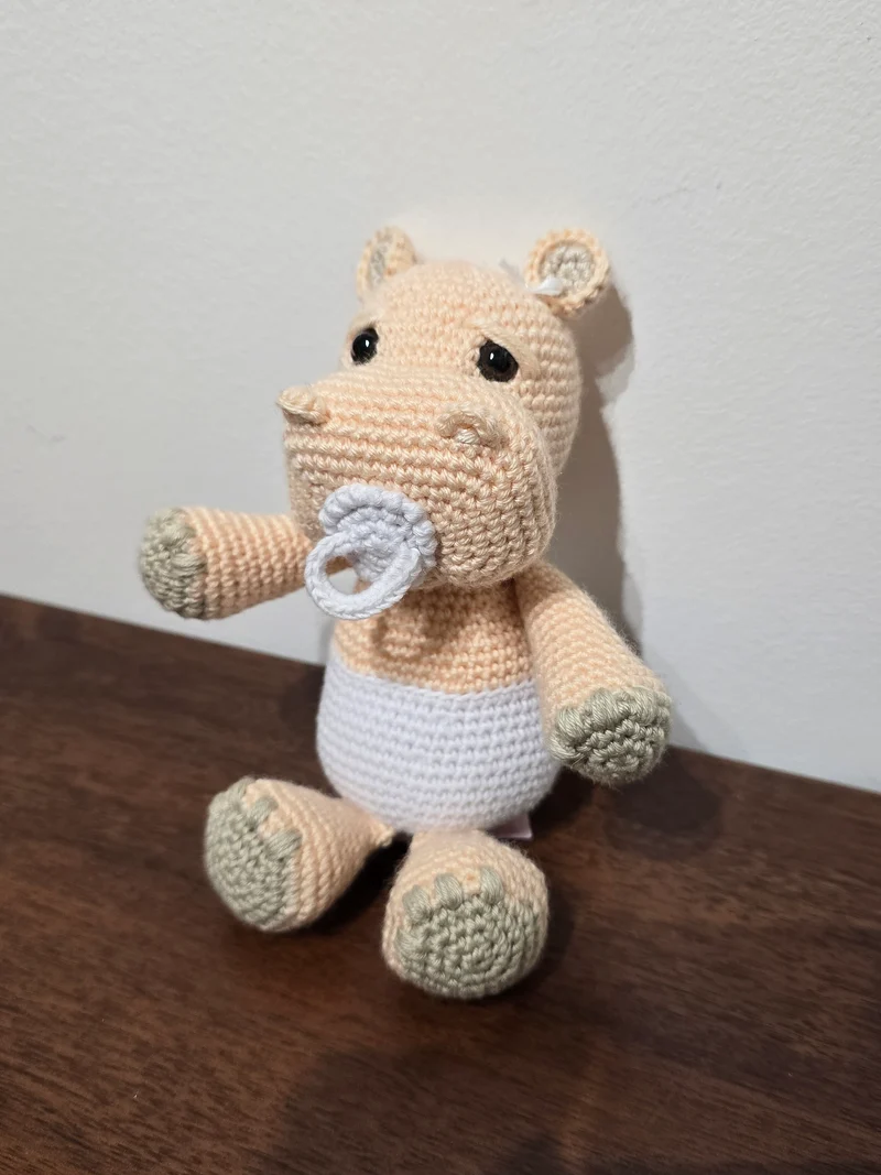 Bébé hippo beige tétine
