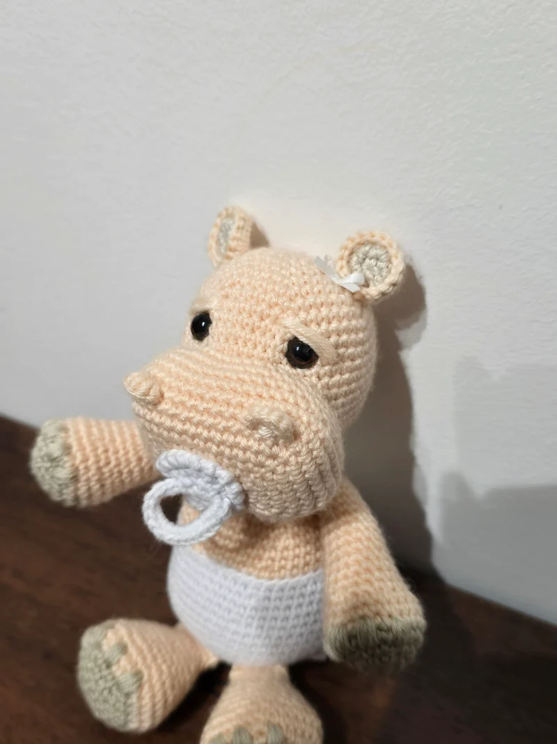 Bébé hippo beige tétine