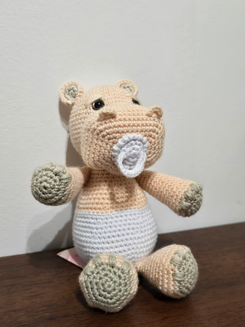 Bébé hippo beige tétine