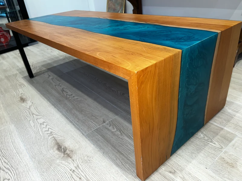 Table basse artisanale - Bois Poirier/ Résine Epoxy - Pièce unique