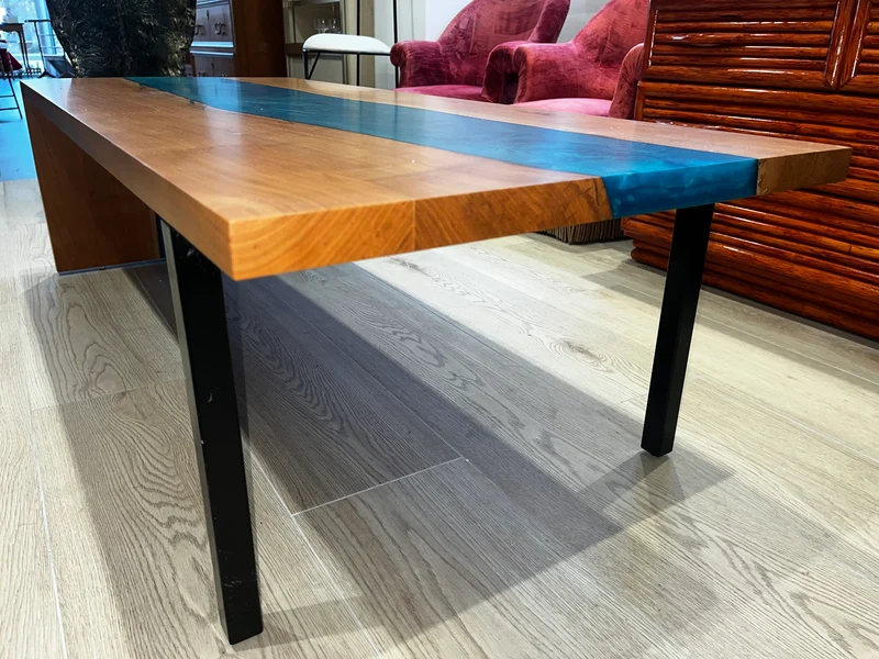 Table basse artisanale - Bois Poirier/ Résine Epoxy - Pièce unique