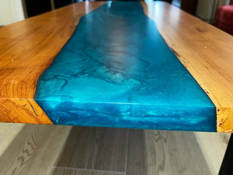Table basse artisanale - Bois Poirier/ Résine Epoxy - Pièce unique