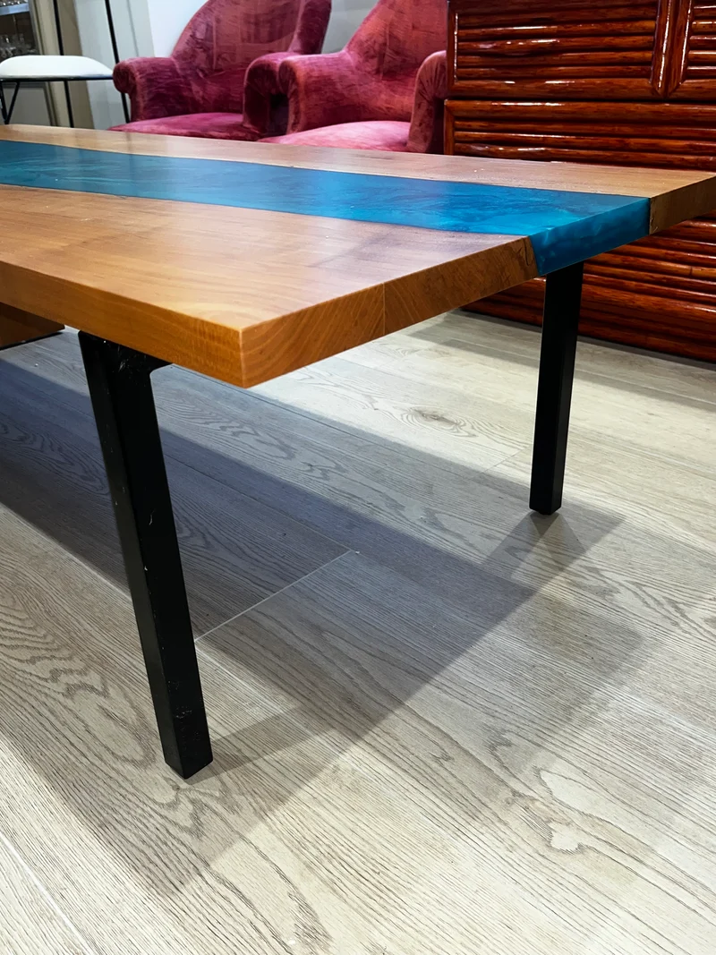 Table basse artisanale - Bois Poirier/ Résine Epoxy - Pièce unique