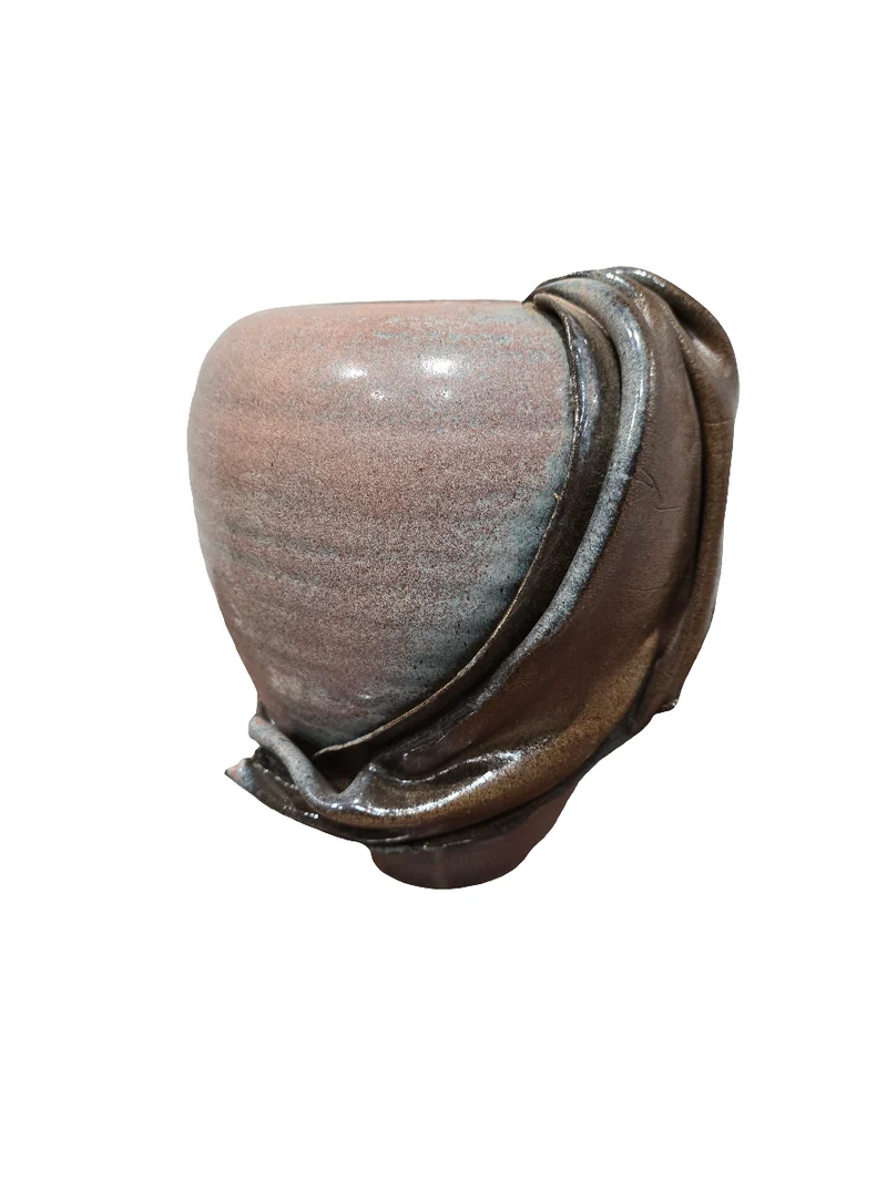 Vase en grès effet drapé signé