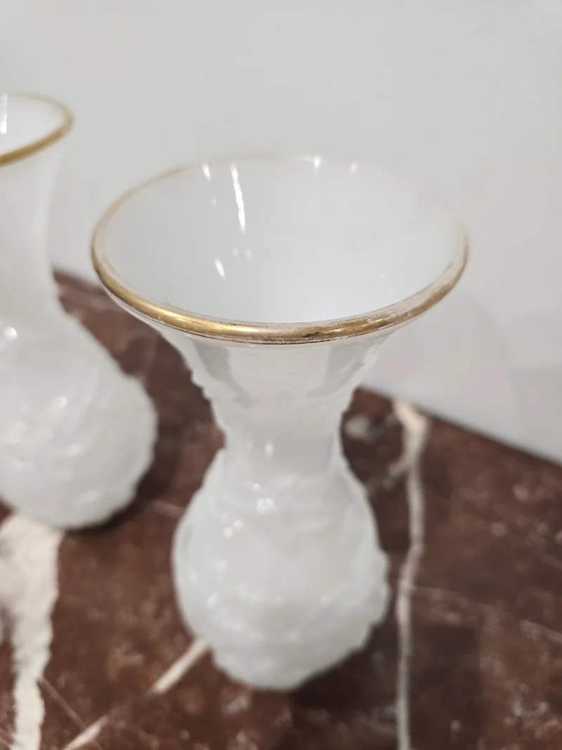 Paire de vase en opaline blanches