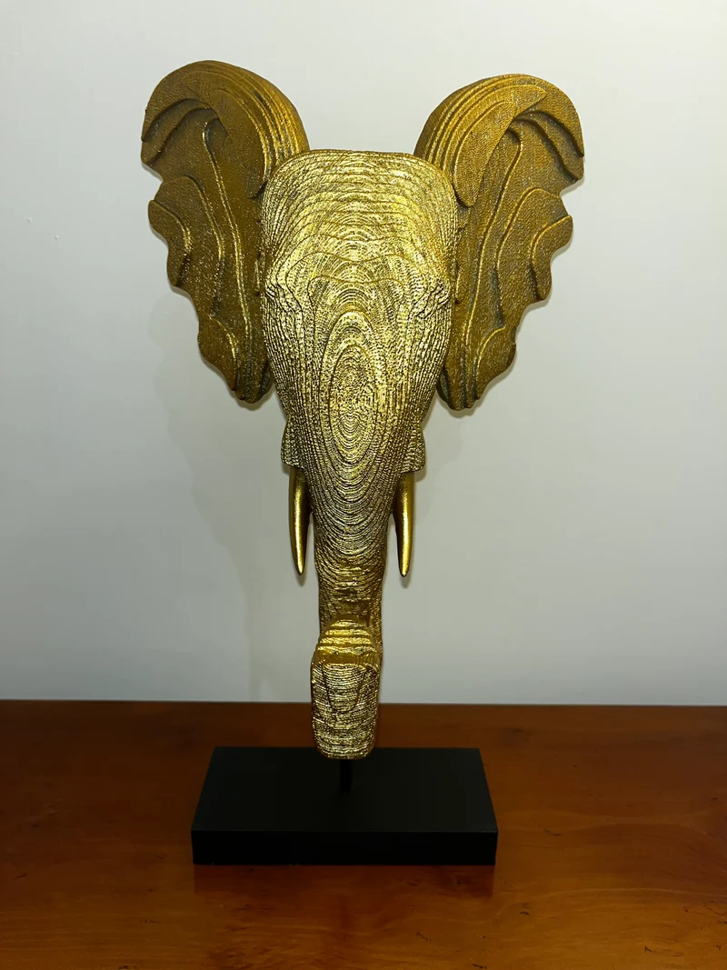 Éléphant sur socle