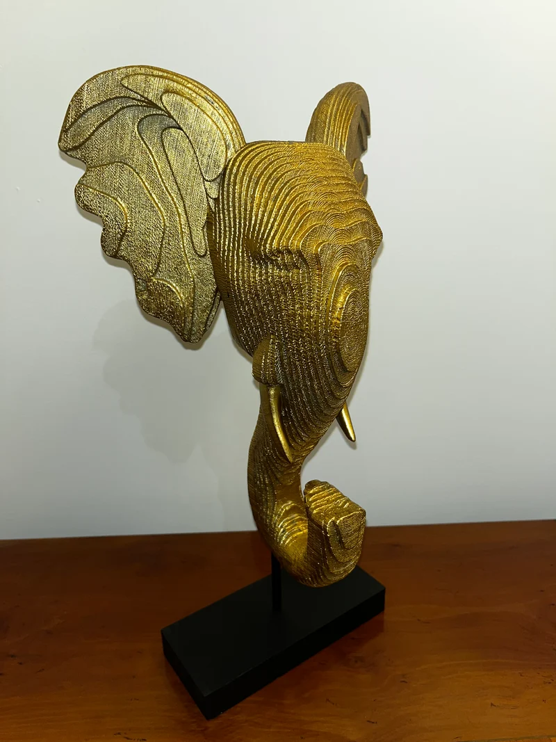 Éléphant sur socle
