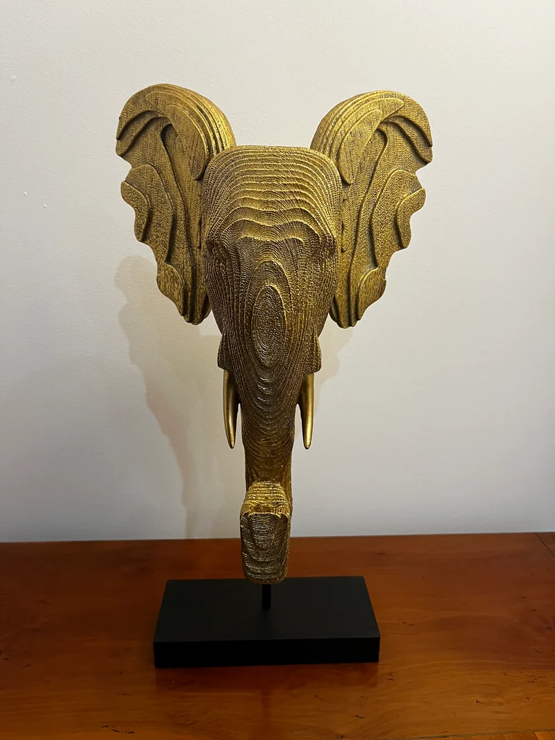 Éléphant sur socle