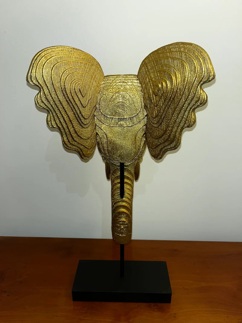 Éléphant sur socle