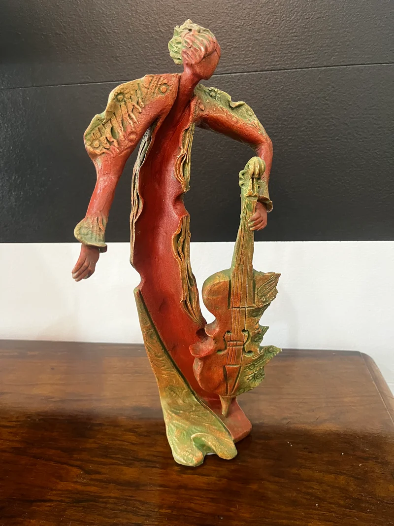 Statuette violoniste en terre cuite signé